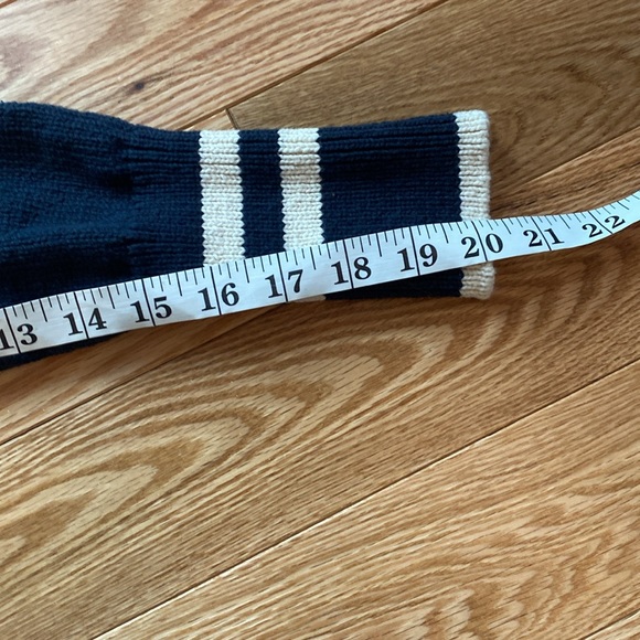 Cute sporty Veronica Beard sweater - Picture 8 of 9